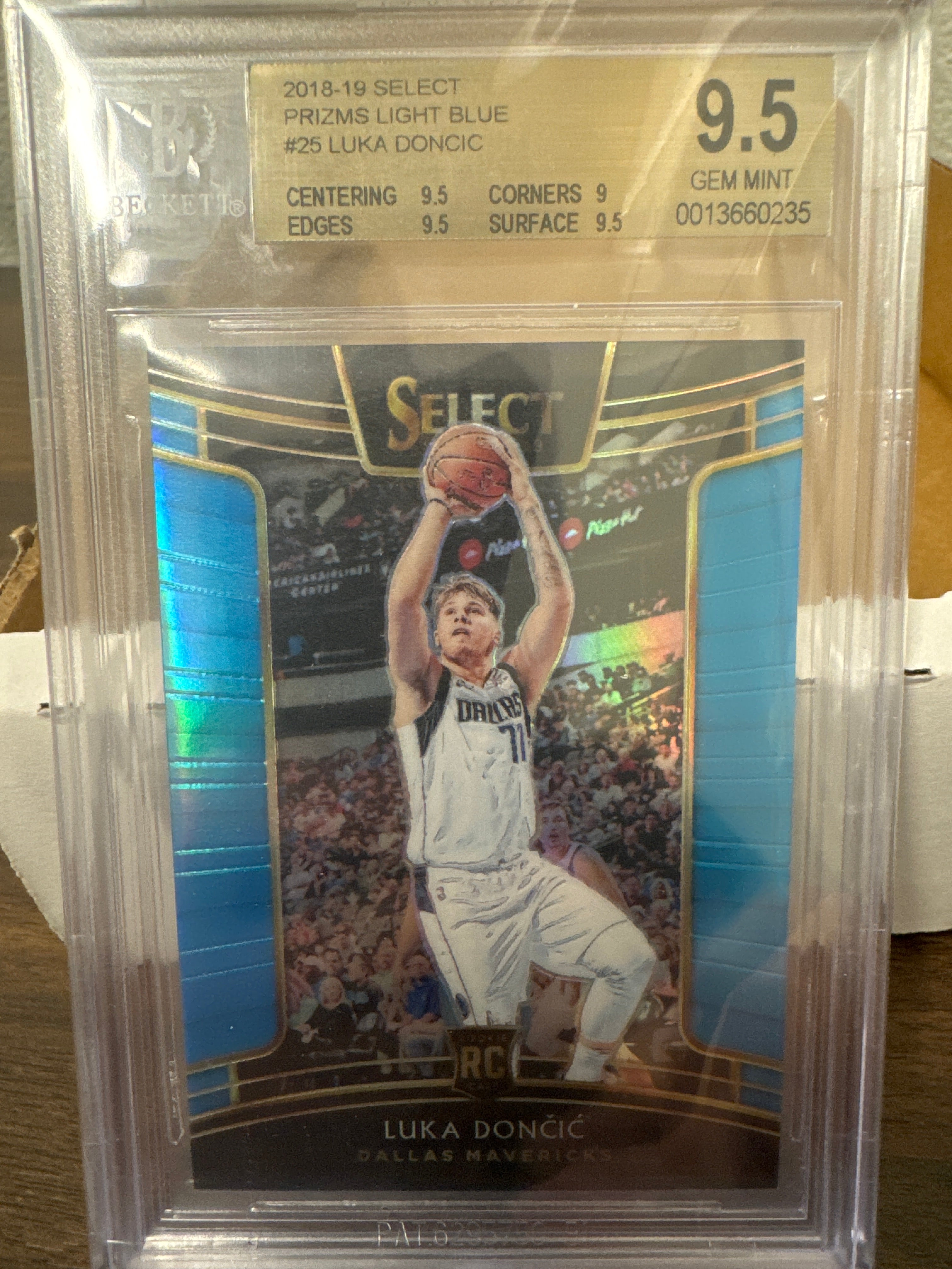 2018-19 Select Prizms Light Blue Luka Doncic #25 BGS 9.5 Auto 0